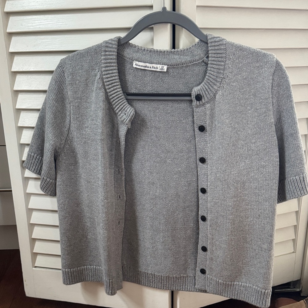 Abercrombie & Fitch Gray Knit Top
